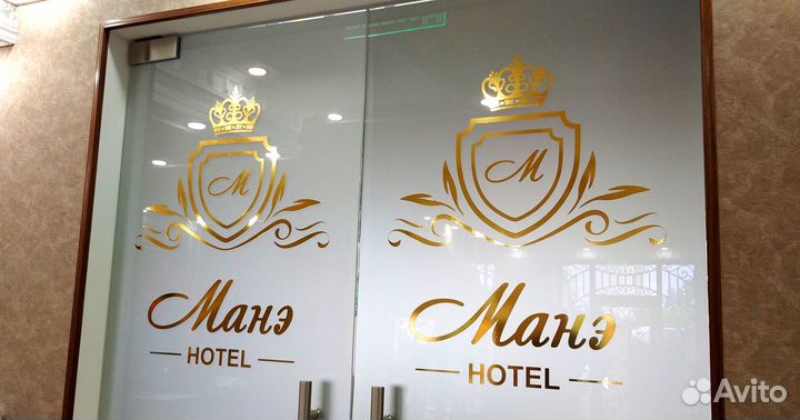 Наклейки на авто, реклама на витрине магазина