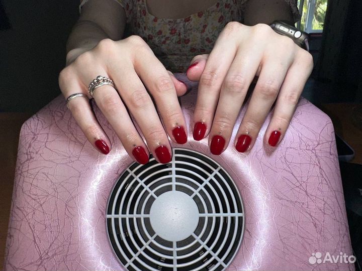 Модель на маникюр и наращивание ногтей