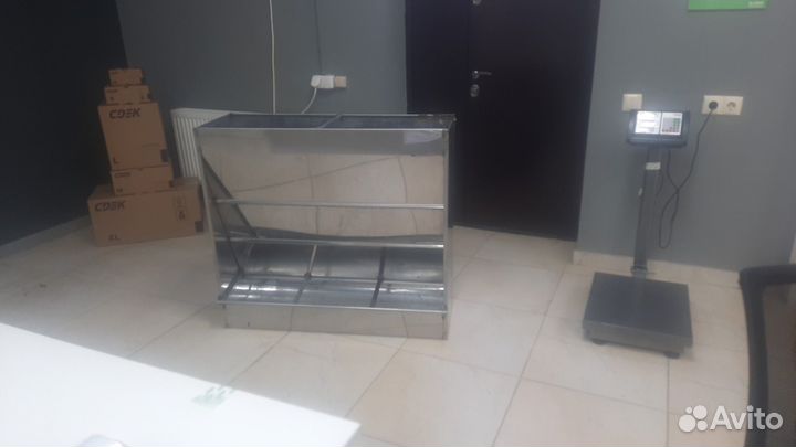 Бункерные кормушки для свиней