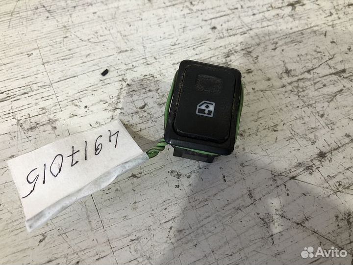 Кнопка переключатель Toyota Avensis T220