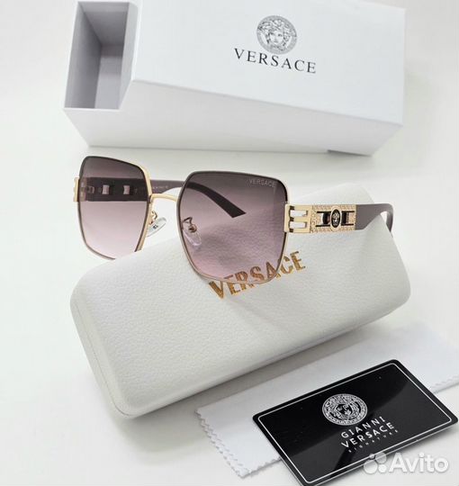 Солнцезащитные очки versace