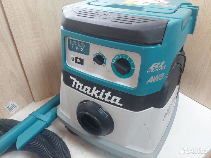 Аккумуляторный пылесос Makita Dvc864LZ