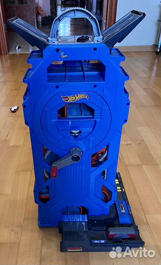 Hot wheels мега гараж, отличное состояние