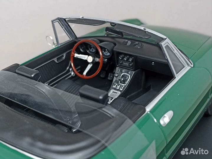 Alfa Romeo 2000 Spider 1:18 Norev