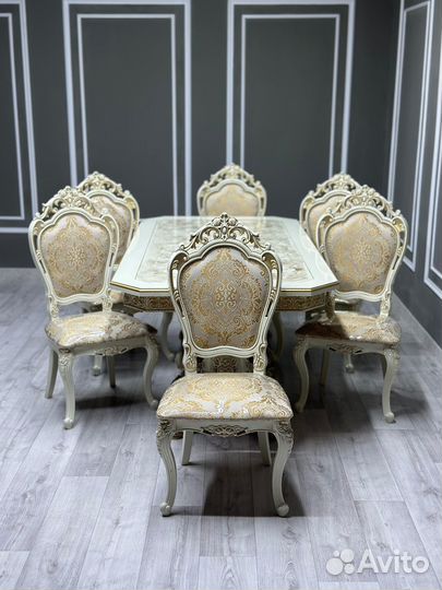 Стол и стулья новые