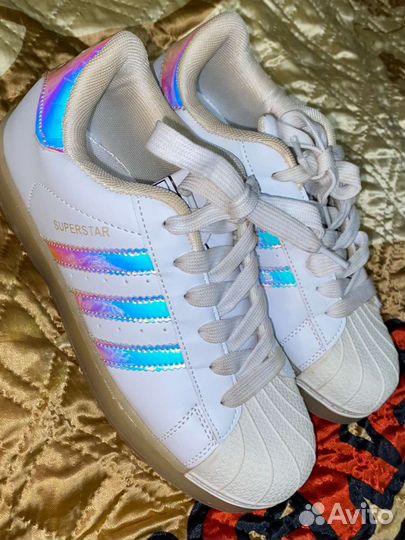 Кроссовки adidas унисекс с подсветкой подошвы