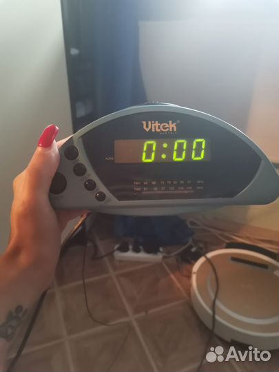 Электронные часы Vitek