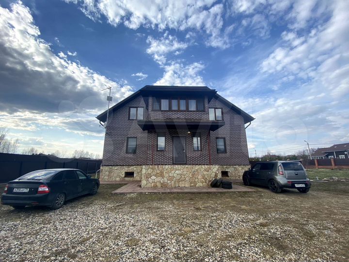 Коттедж 376,3 м² на участке 17,5 сот.