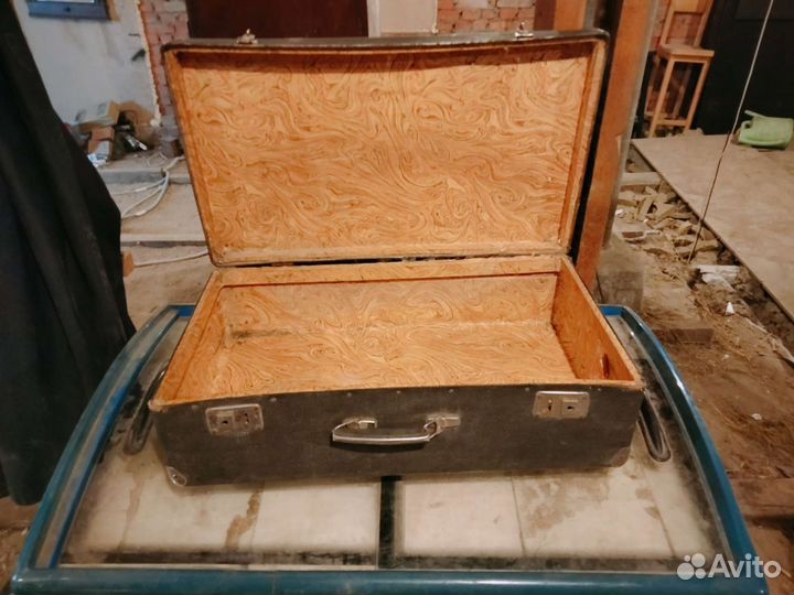 Старинные чемоданы для фотосессий