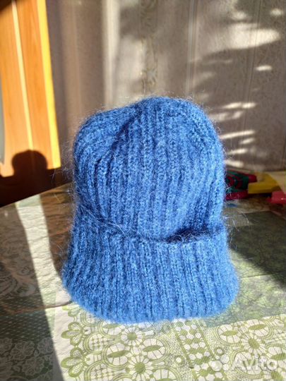 Женская шапка ручной вязки, нитки мохер