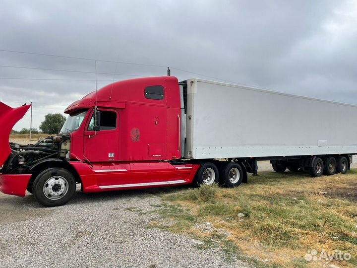 Freightliner Columbia с полуприцепом, 2003