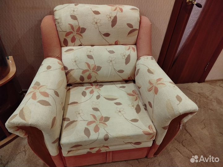 Угловой диван и кресло бу