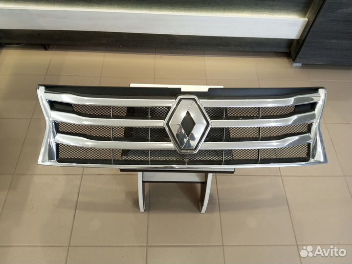 Решетка радиатора Renault Duster