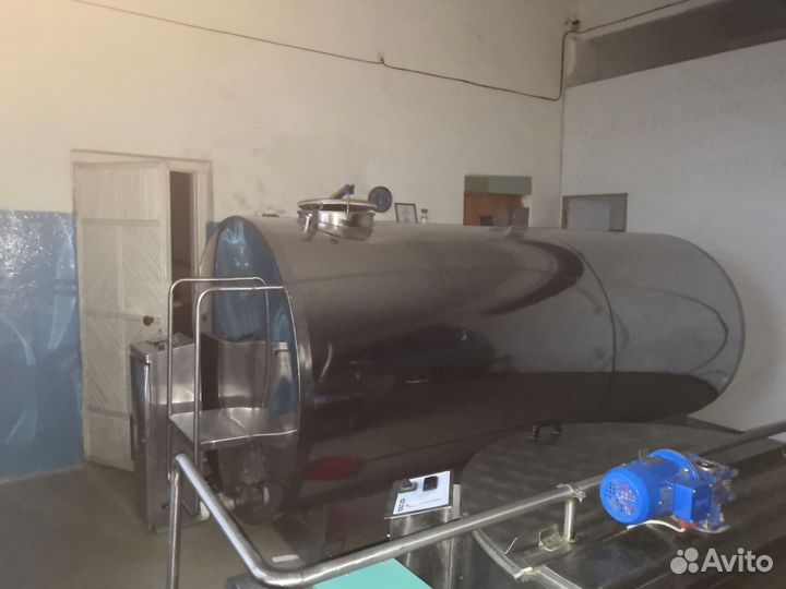 Охладитель молока термос 5000л