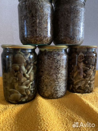 Грибы маринованные(опята, грузди, грибная икра)