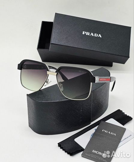 Солнцезащитные очки Prada