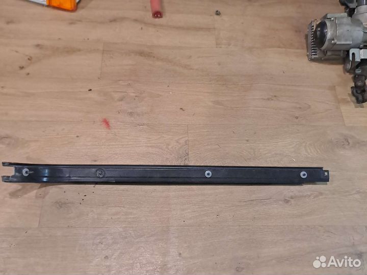 Полозья для сдвижной двери левая Mazda MPV