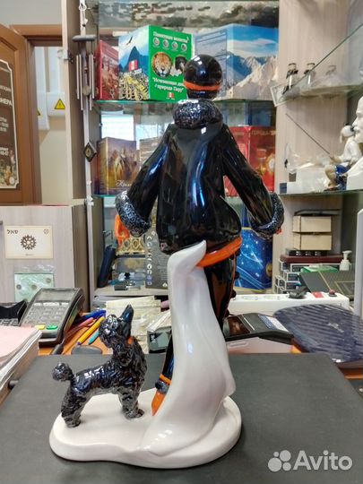 Фарфоровая статуэтка Дама с собачкой Италия