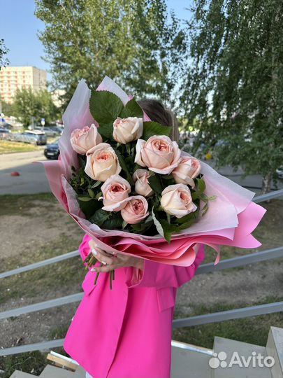 Букет пионовидных роз