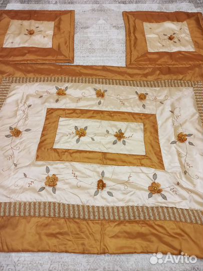 Покрывало с наволочками стеганное