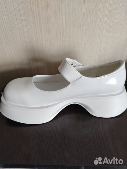 Туфли женские 40 размер белые
