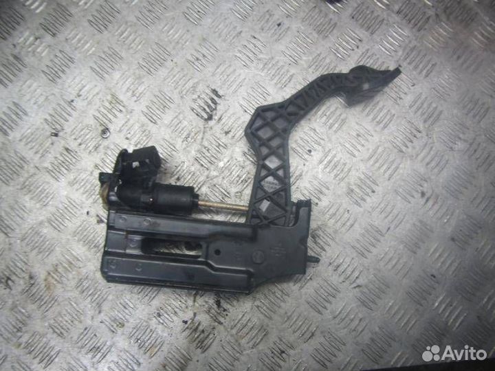 Педаль сцепления Volkswagen Golf 3 2000 1J1721388A