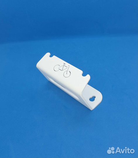 Кронштейн крепления велосипеда к стене за педаль