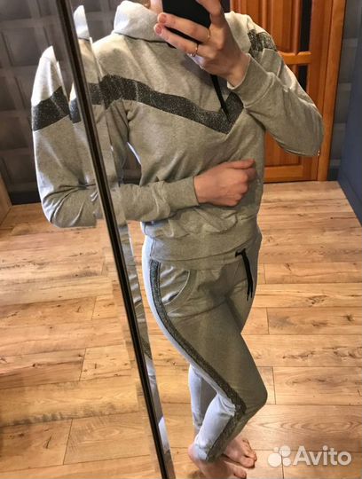 Спортивный костюм женский