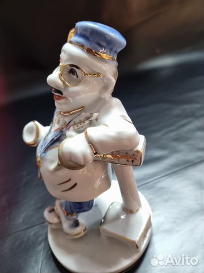 Доктор фарфор статуэтка