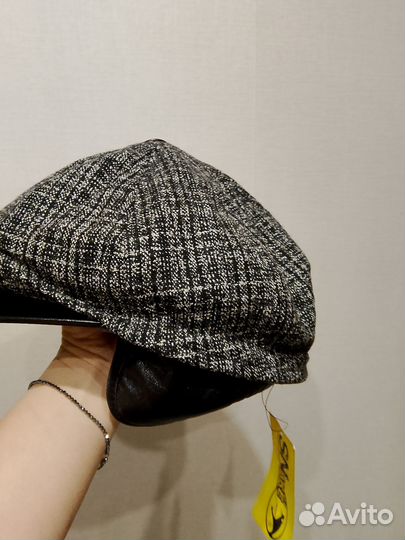 Берет мужской с ушками и козырьком