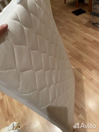 Детская кроватка с маятником и ящиком