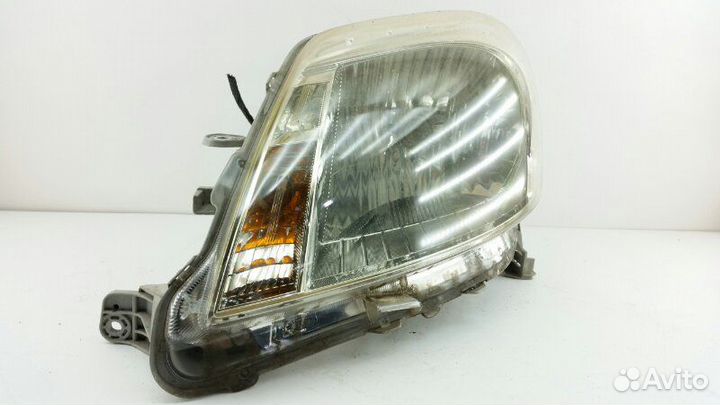 Фара левая Toyota Passo Sette M502E 2010