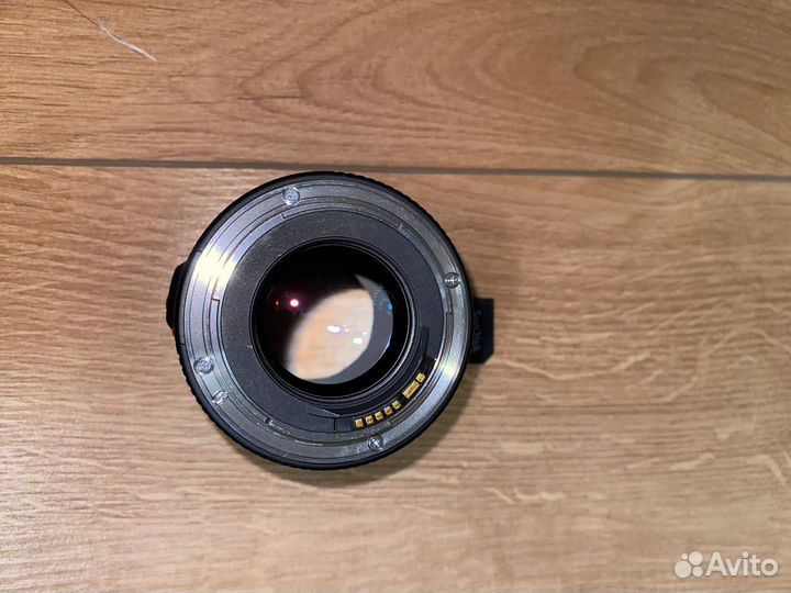 Объектив canon 85mm 1 8