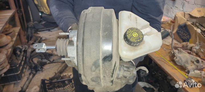 Вакуумник Mercedes W221 / W216