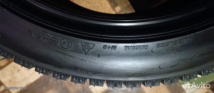 Bridgestone Blizzak Ice 235/45 R18 94S