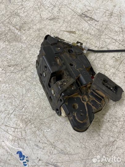 Замок двери Передней правой Volkswagen Polo 5