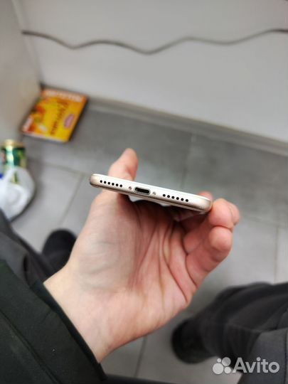 iPhone 8, 64 ГБ