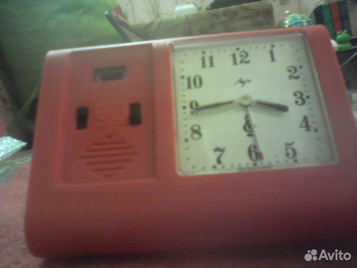 Часы будильник Луч с мелодиями (торг)