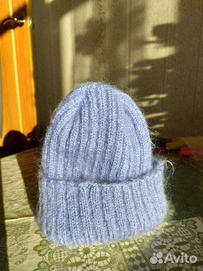 Женская шапка ручной вязки, нитки мохер