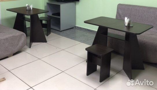 Стол и стулья