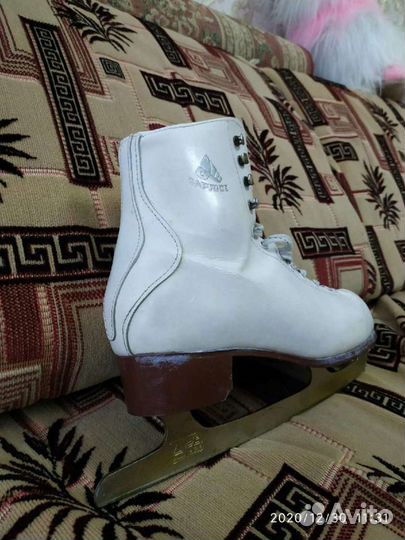 Коньки фигурные 42 размер