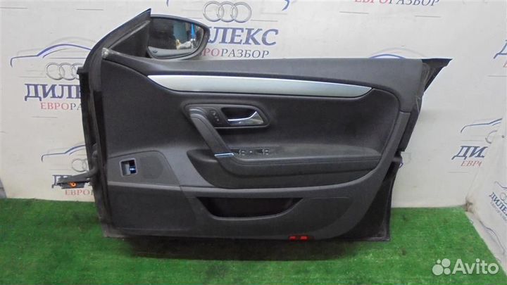 Уплотнитель стекла двери VW Passat CC 2008-2017