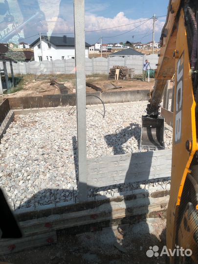 Предоставляем услуги Экскаватора-погрузчика