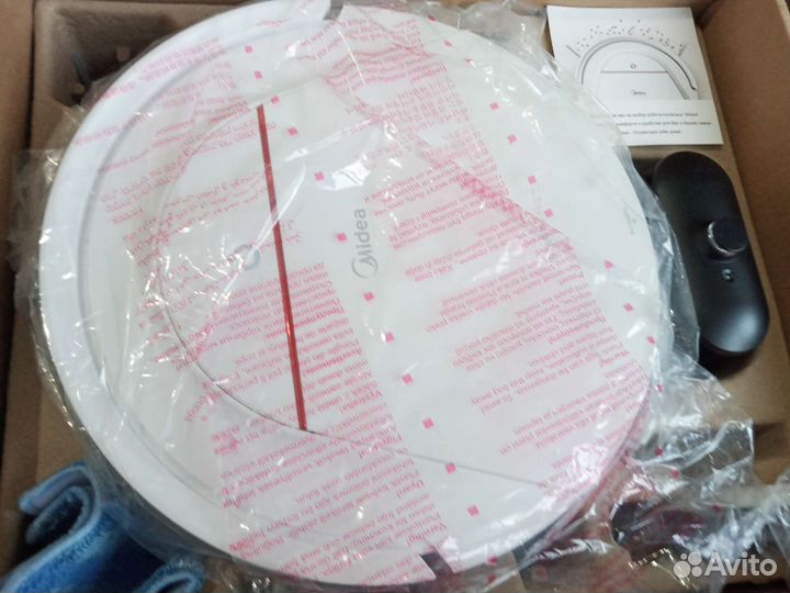 Робот пылесос midea