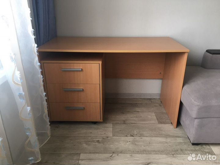 Письменный стол