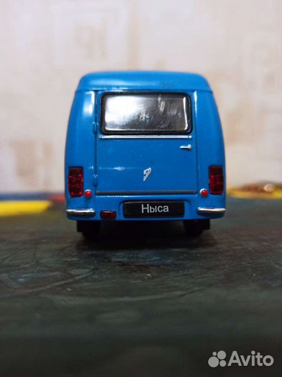 Коллекционная модель автомобиля ныса