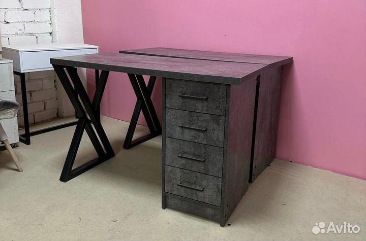 Маникюрный стол