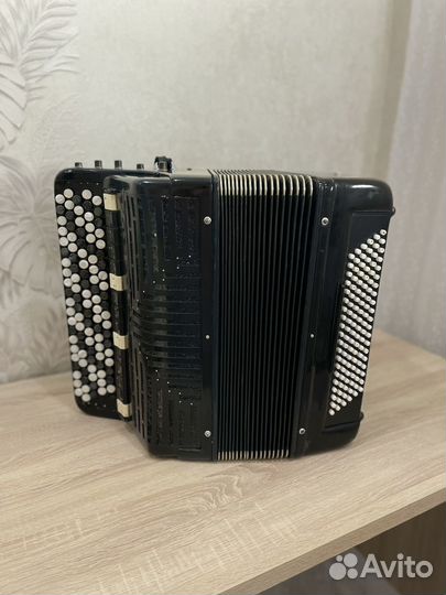 Аккордеоны, гармони, баяны