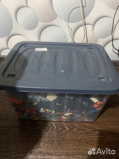 Контейнер лего и минифигурки марвел