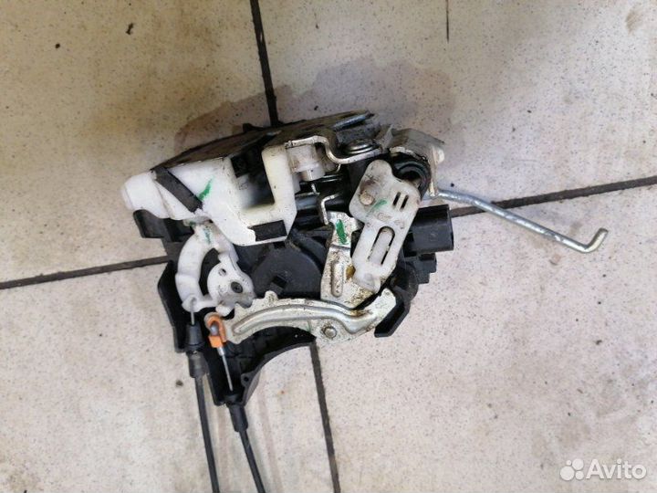 Замок дверной задний правый Mitsubishi L200